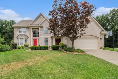 7610 Park Meadow Ln, West Bloomfield, MI 48324
