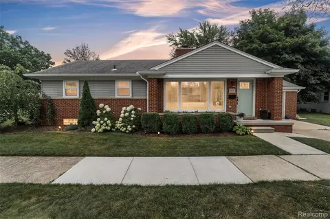 765 Vernier Rd, Grosse Pointe Woods, MI 48236