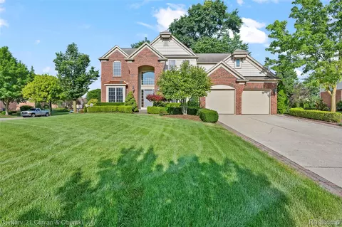 1760 Bedlington Ct, Rochester Hills, MI 48307