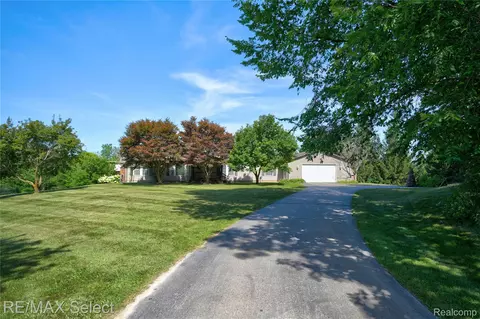 2810 S Hadley Rd, Ortonville, MI 48462