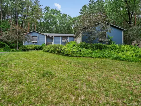 370 Wolfe Rd, Ortonville, MI 48462