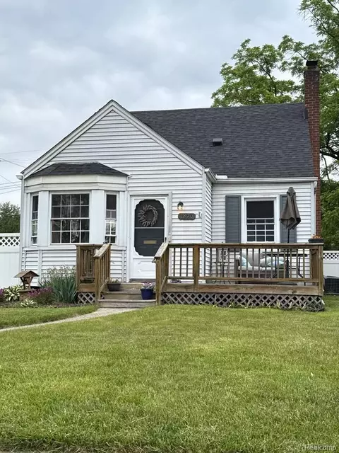 1890 Harvard Rd, Berkley, MI 48072