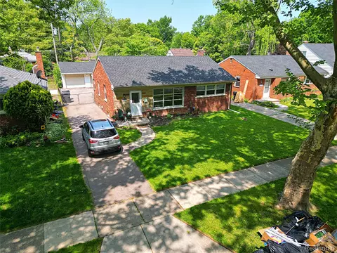 24271 Westhampton St, Oak Park, MI 48237