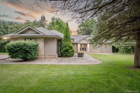 1847 Brandy Ln, Brighton, MI 48114