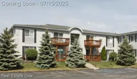 1762 Fort St #27, Trenton, MI 48183