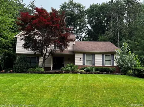 3030 Hartun Dr, Brighton, MI 48114