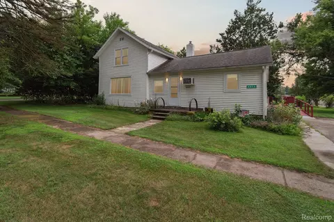 4415 Central St, Columbiaville, MI 48421