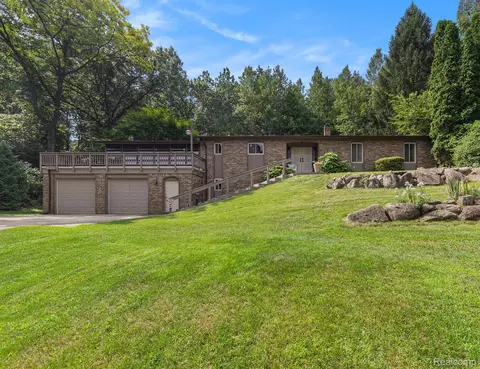 5311 Whipple Lake Rd, Independence, MI 48348