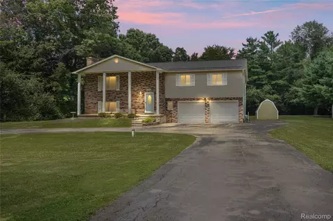 5461 E Holly Rd, Holly, MI 48442