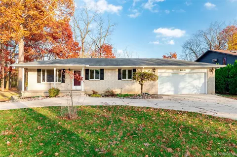 21819 Meridian Rd, Grosse Ile, MI 48138