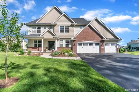 9857 Dartmouth Rd, Independence, MI 48348