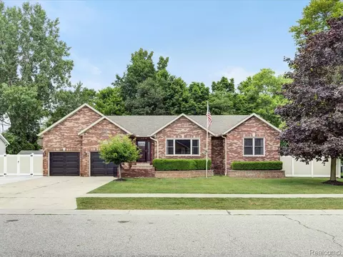 5652 N Lake Dr, Kimball, MI 48074