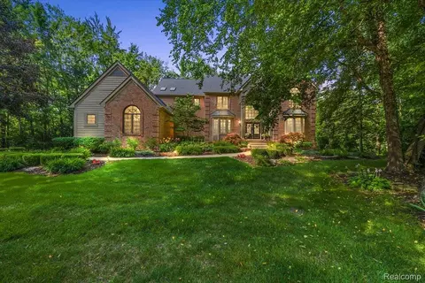 20927 Hunters Rdg, Northville, MI 48167