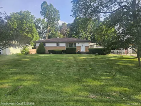 8060 Waschull Dr, Washington, MI 48094