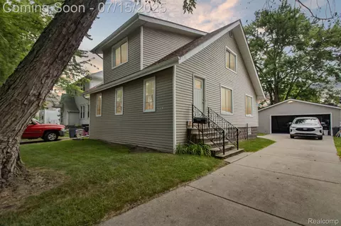 29063 S Wesley Ave, Flat Rock, MI 48134
