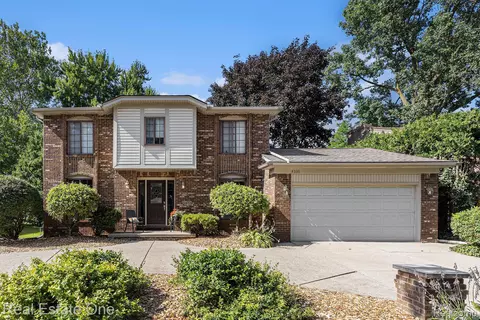 4336 Reilly Dr, Troy, MI 48085