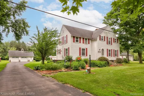 6814 Curtis Rd, Bridgeport, MI 48722