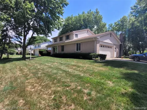26320 Lathrup Blvd, Lathrup Village, MI 48076
