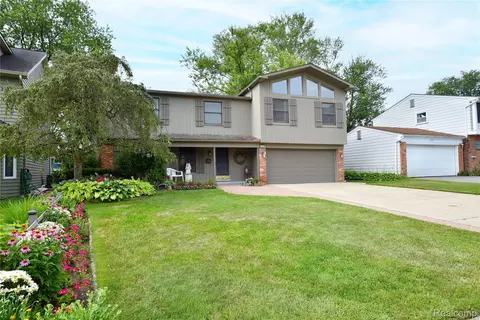 733 Highland Ave, Clawson, MI 48017