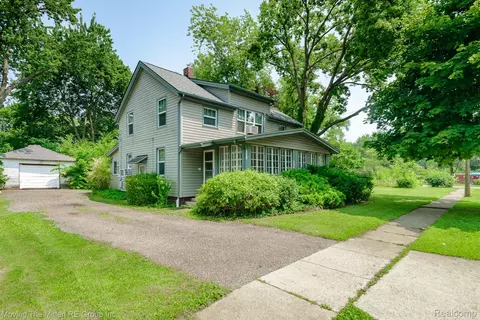 133 Angola St, Belleville, MI 48111