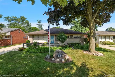 304 Huntley Ave, Clawson, MI 48017