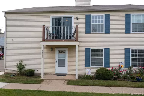 3091 Oakridge Ct, Orion, MI 48360