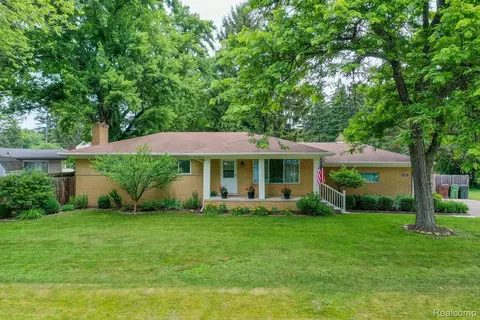 6255 Candler Dr, Shelby Township, MI 48316