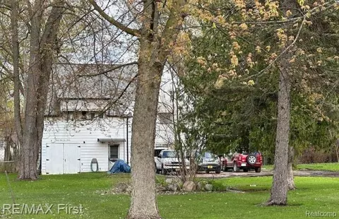 39190 Pineridge St, Harrison, MI 48045