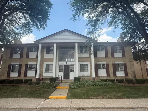 29240 Gloede Dr #15, Warren, MI 48088