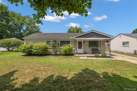 41627 Saal Rd, Sterling Heights, MI 48313