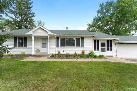 25952 Power Rd, Farmington Hills, MI 48336