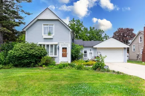 19817 Martin Rd, Saint Clair Shores, MI 48081