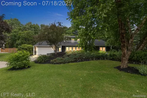 2381 Solarwood Dr, Davison, MI 48423