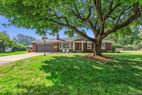 31671 Southview St, Beverly Hills, MI 48025