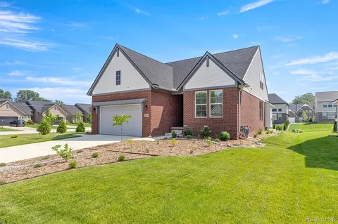 14494 Dooley Dr, Livonia, MI 48154