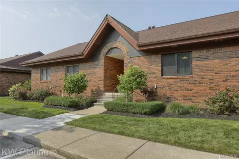 38671 Harrison Creek Ct, Harrison, MI 48045