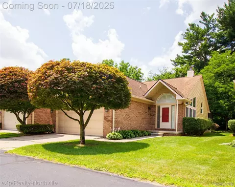 19201 Meadowridge Dr, Livonia, MI 48152