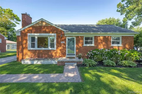 9082 Ball St, Plymouth, MI 48170