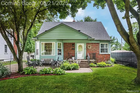 1524 Villa Rd, Birmingham, MI 48009