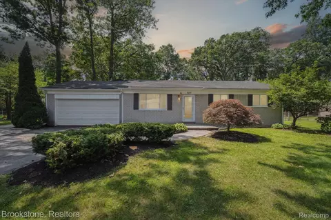 6055 Cramlane Dr, Independence, MI 48346