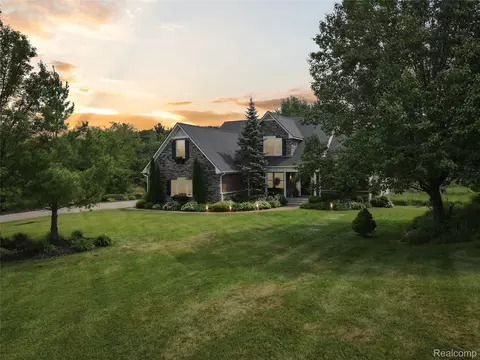 945 Gray Fox Ct, Marion, MI 48843
