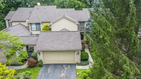 1337 Knollcrest Cir, Bloomfield Hills, MI 48304