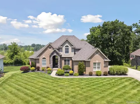 4348 Oak Tree Trl, Fenton, MI 48430