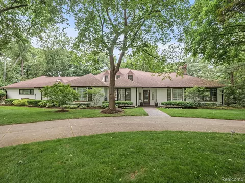 24596 Riverwood Dr, Franklin, MI 48025