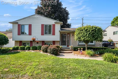 14348 Mary Grove Dr, Sterling Heights, MI 48313
