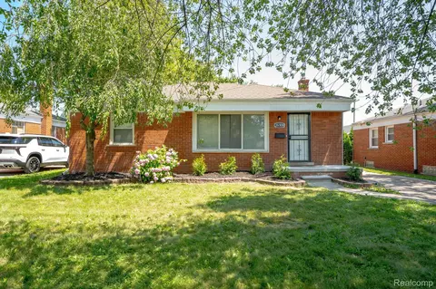 26308 Cubberness St, Saint Clair Shores, MI 48081