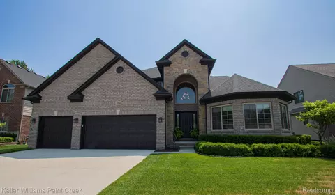 22044 Rio Grande Dr, Macomb, MI 48044