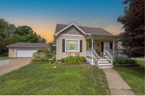 231 Ponchartrain Dr, Fenton, MI 48430