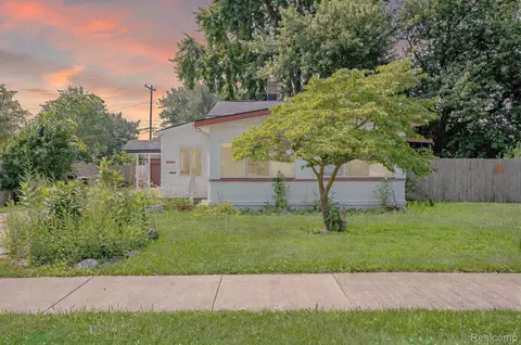 19520 Georgia St, Roseville, MI 48066