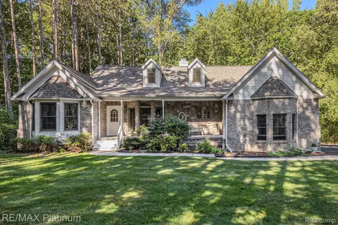 9151 Pineview Lake Ct, Argentine, MI 48451